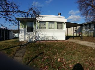 226 Highland Dr, Highland, MI 48357