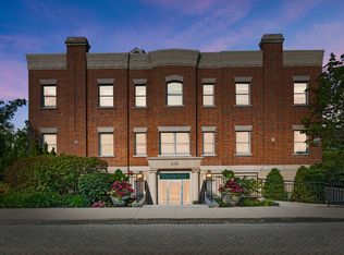 450 Green Bay Rd APT 1A, Glencoe, IL 60022