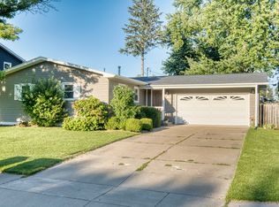1029 N 13th St, Clinton, IA 52732