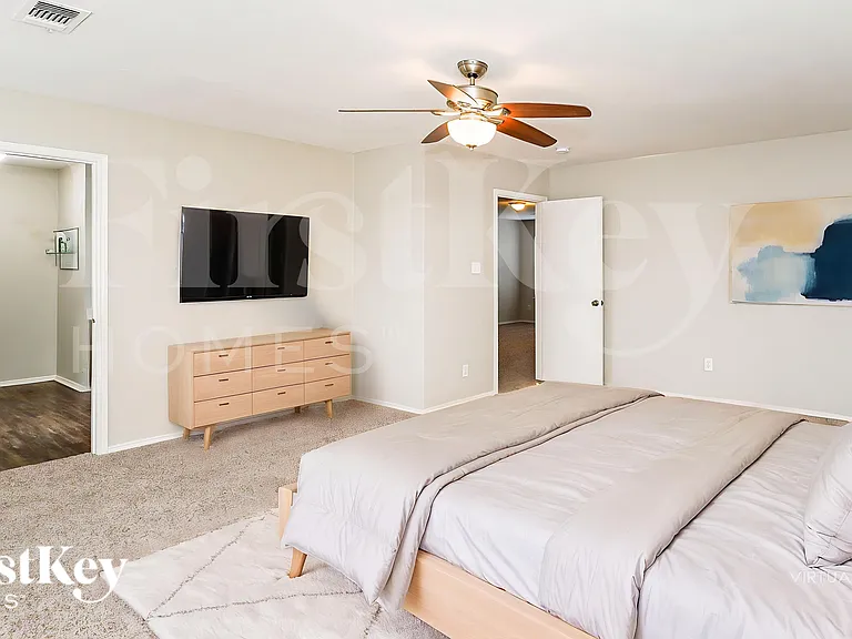962 Heather St — Photo 11