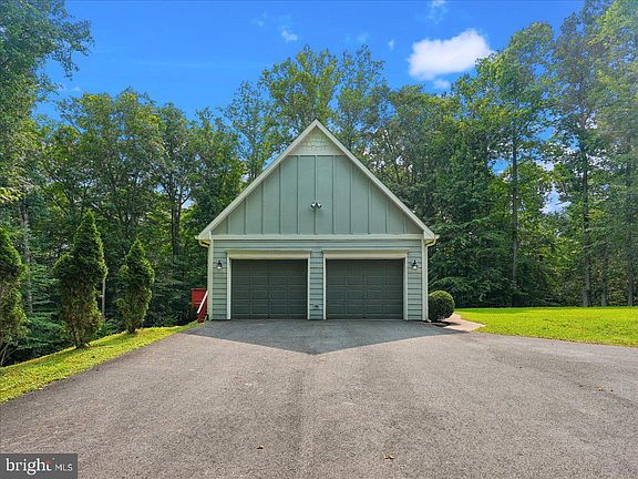 5th image of 8253 Honeysuckle Rd