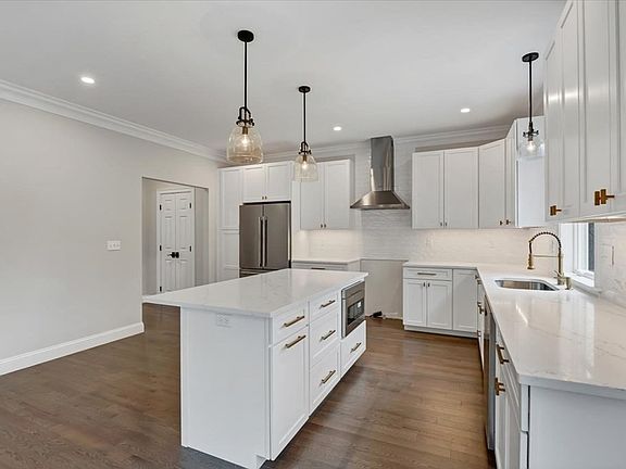3rd image of 20.5 Maple St