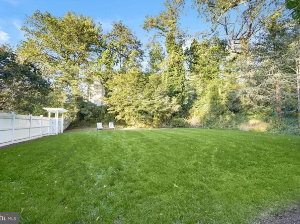 3045 University Ter NW, Washington, DC 20016