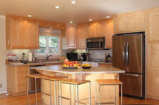 2nd image of 800 Cordova Ct