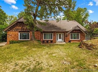 2500 Cherokee Hills Dr, Bartlesville, OK 74006
