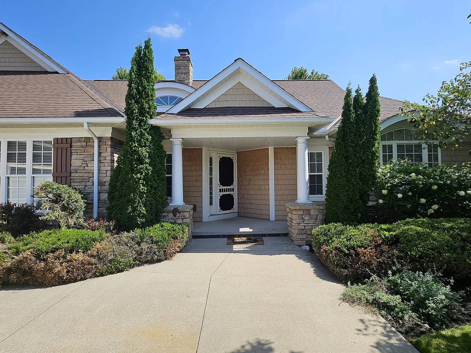 3 bed, 3.5 bath, 2661 sqft, $4,400 — Photo 1
