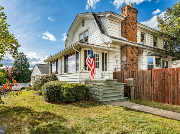 300 Maple Ln, Claymont, DE 19703