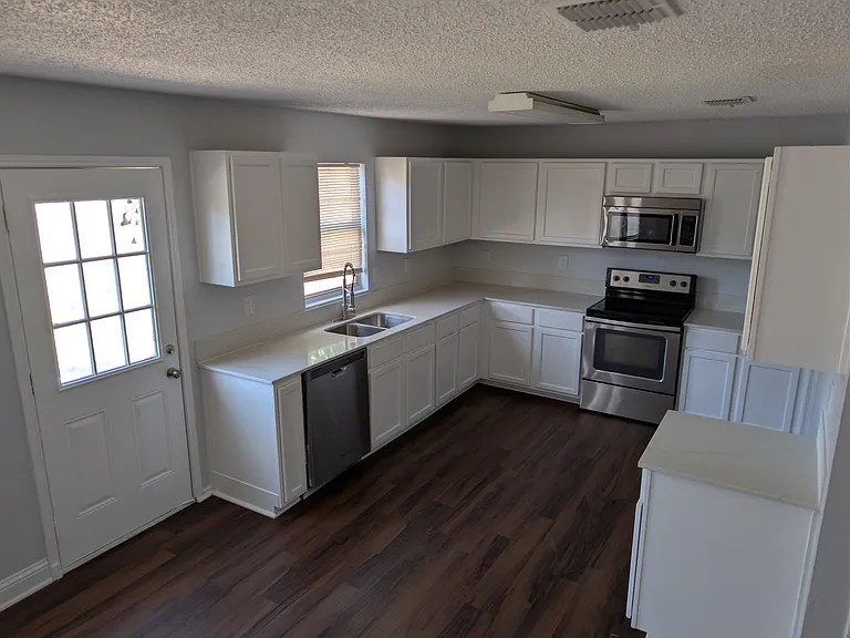 4512 Wedgewood Dr — Photo 2