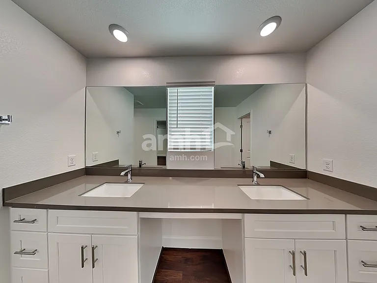 843 Longwood Gardens St — Photo 10