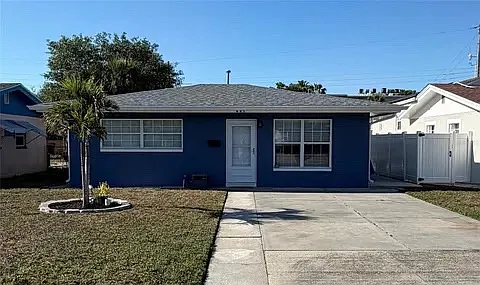 2 bed, 832 sqft, $2,200 — Photo 1