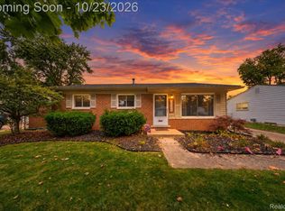30328 Fairfax St, Livonia, MI 48152