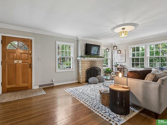 4th image of 4839 Franklin St