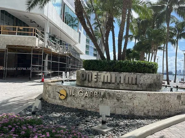 335 S Biscayne Blvd APT 3500, Miami, FL 33131