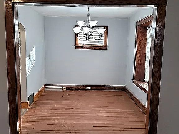 4th image of 349 Comstock Ct
