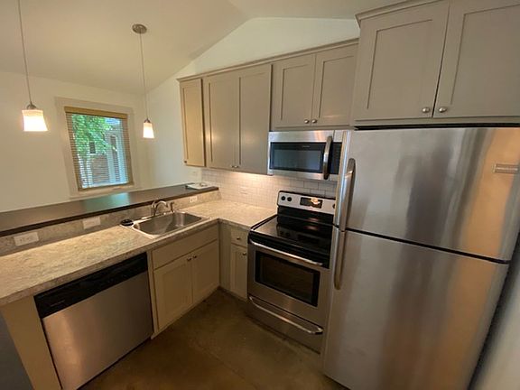 4th image of 226 S Hill Ave #105