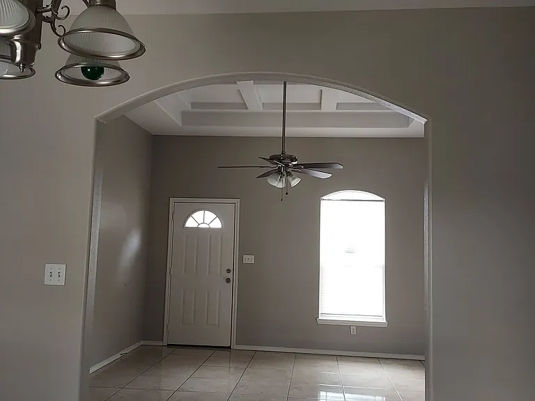 204 N Camino Real St — Photo 4