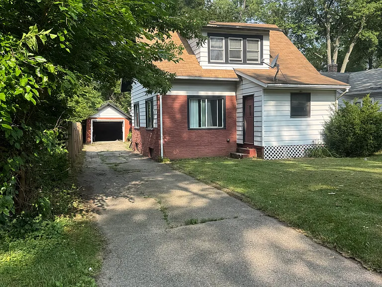 1227 Baker Dr — Photo 2