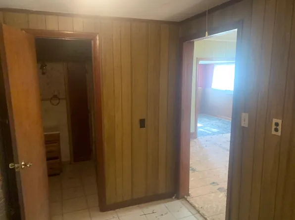 113 E Houston St, Morganfield, KY 42437