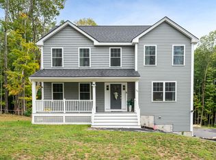 576 Main St, Danville, NH 03819