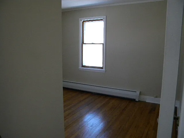 3 bed, 1200 sqft, $1,400 — Photo 2