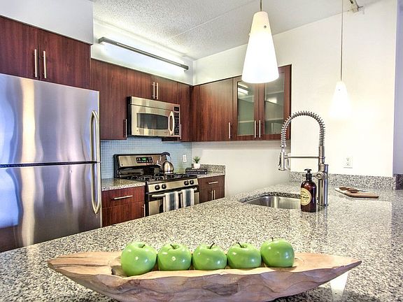 4th image of 555 W 23rd St APT S4m