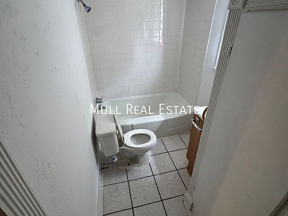 5th image of 6908 1/2 NW 42nd St