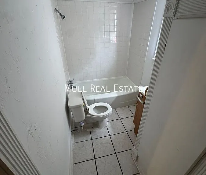 6908 1/2 NW 42nd St #UPSTAIRS — Photo 5