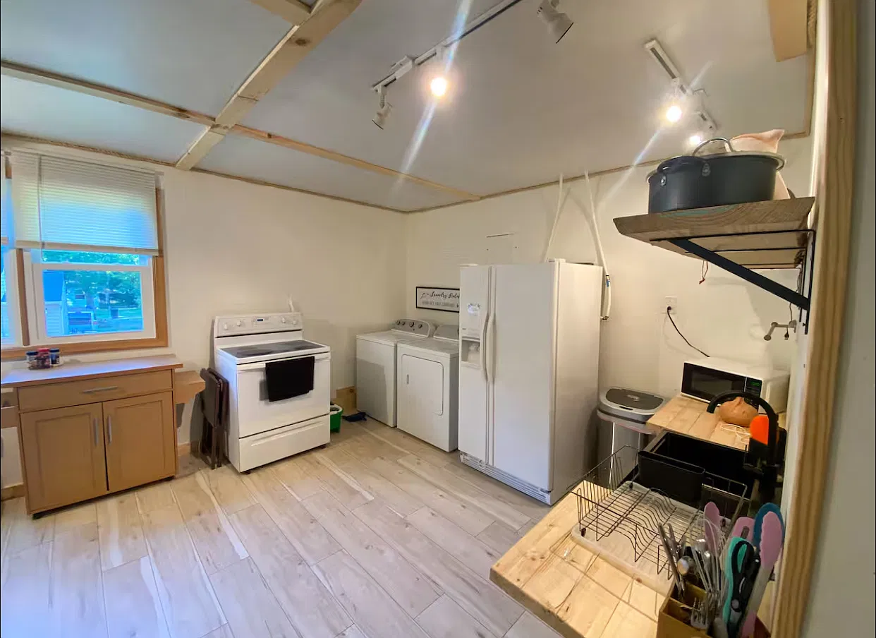 2 bed, 850 sqft, $1,600 — Photo 2