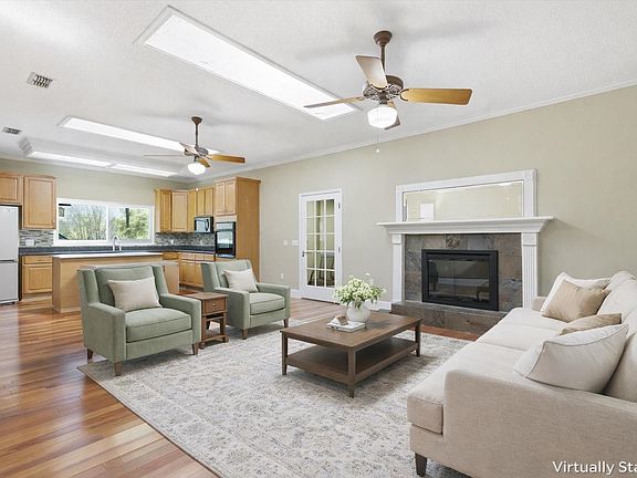 5th image of 3045 Banks Rd