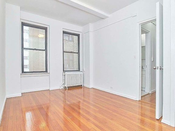 2nd image of 135 E 50th St APT 4A