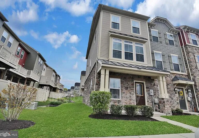 7905 Trailview Xing — Photo 1