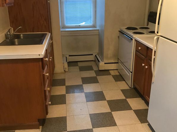 11 Cemetery Rd APT 4