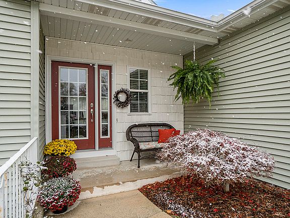4th image of 3358 Creek Ct