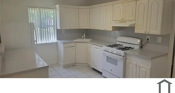 1855 Sherman St — Photo 4