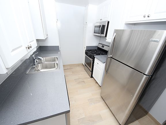 3rd image of 3353 Shelby Dr APT 106