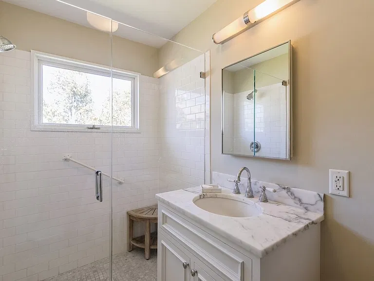 29 Alden Ln — Photo 14