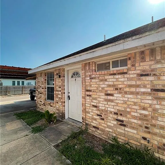 805 W Bronze Dr #4 — Photo 2