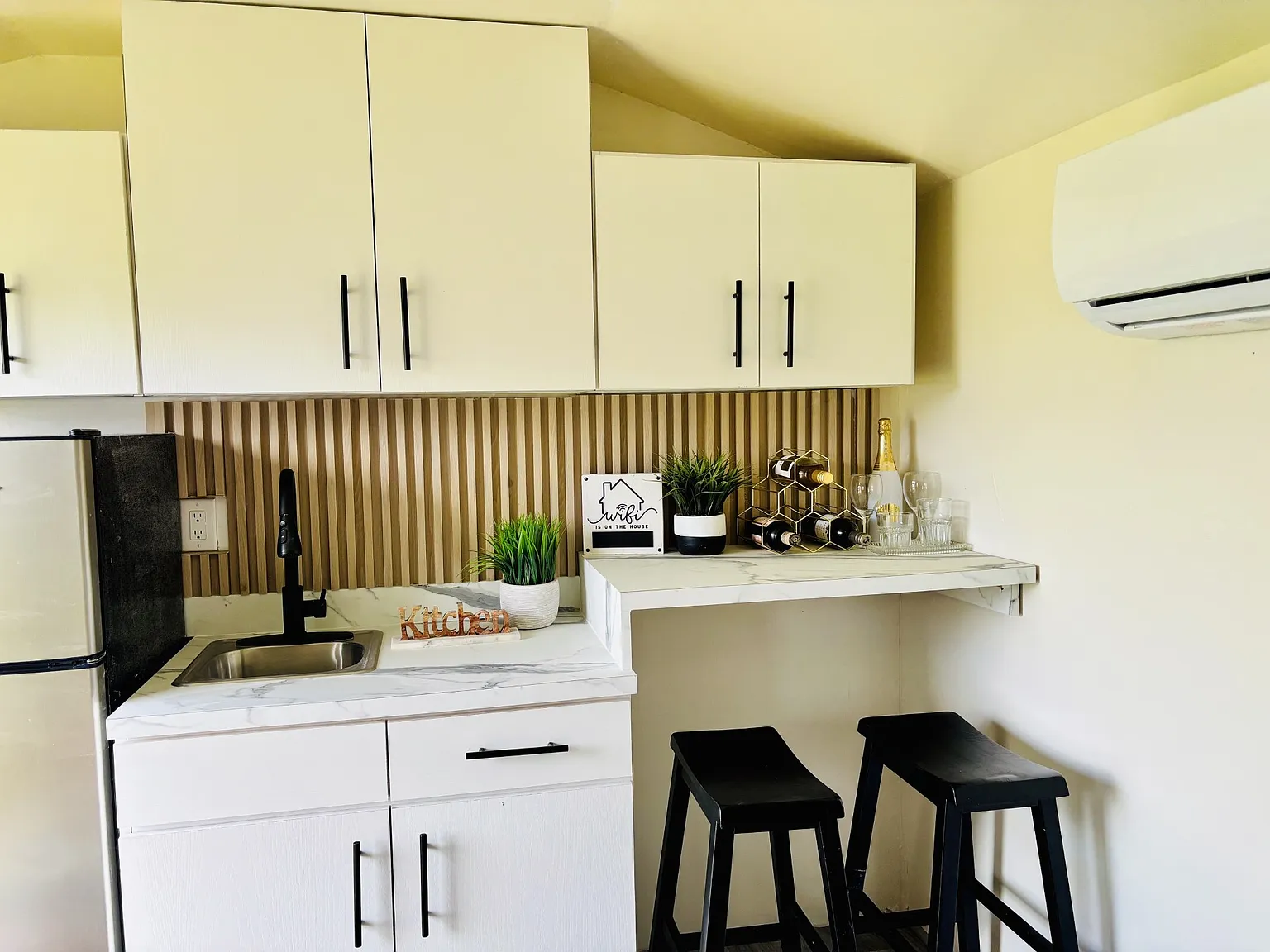 Studio, 320 sqft, $1,350 — Photo 4