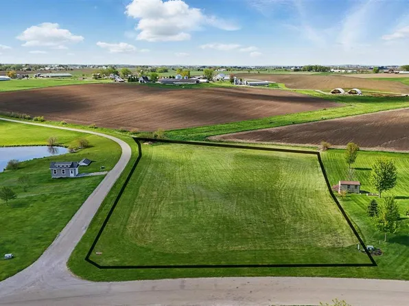 1122 Pelican Dr, Kalona, IA 52247