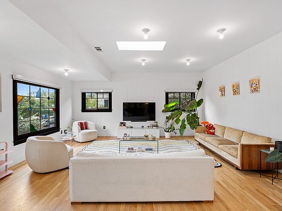 2nd image of 623 N Sierra Bonita Ave