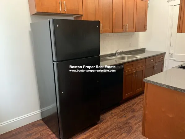 211 Park Dr APT 5, Boston, MA 02215