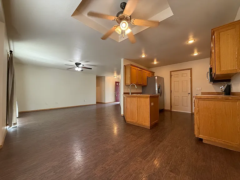 1453 S Lone Pine Ave — Photo 5
