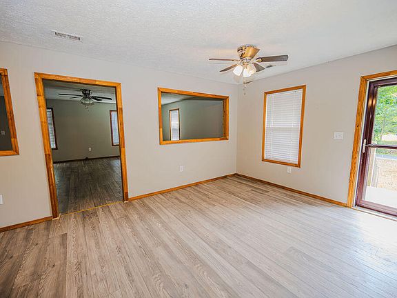 5th image of 995 Cobhill Rd