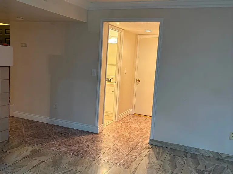 6105 Ambergrove St — Photo 20