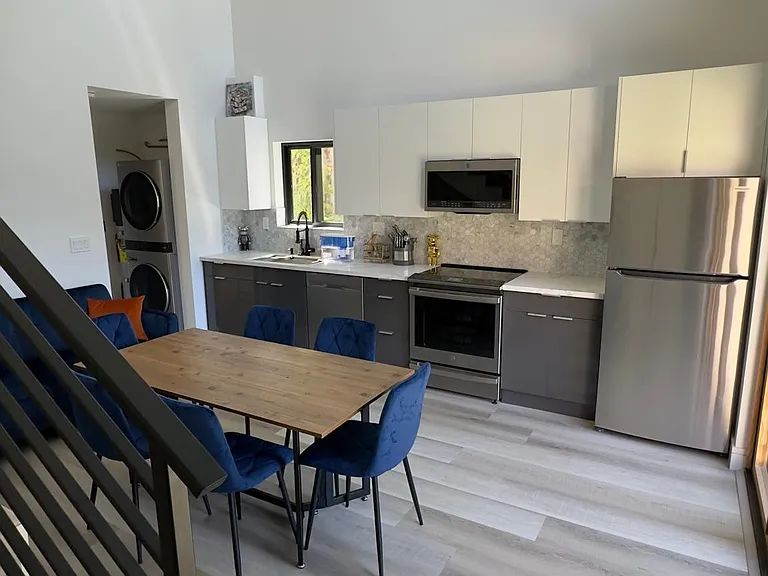 1014 Akio Way — Photo 2