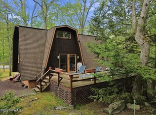 100 Heron Bay, Hawley, PA 18428