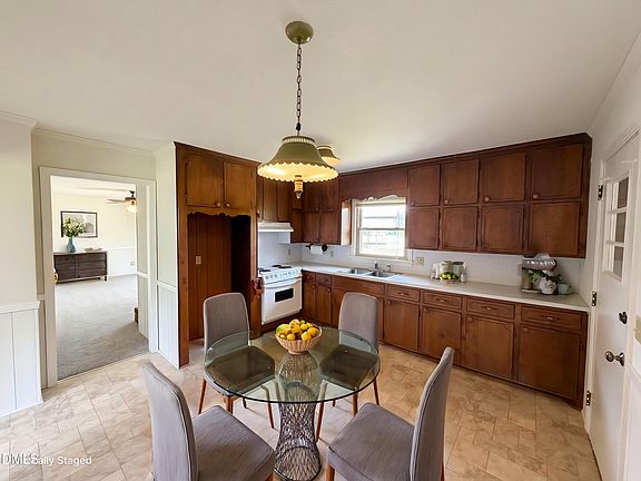 5th image of 2037 Rice Rd