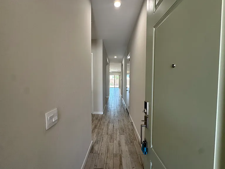 10319 W Harmony Ln — Photo 6