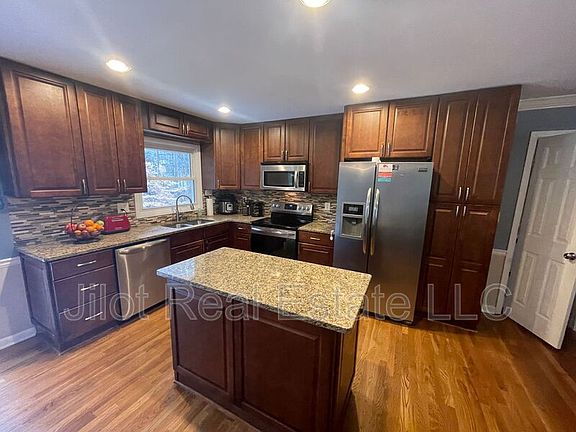 2nd image of 4463 Leonora Dr
