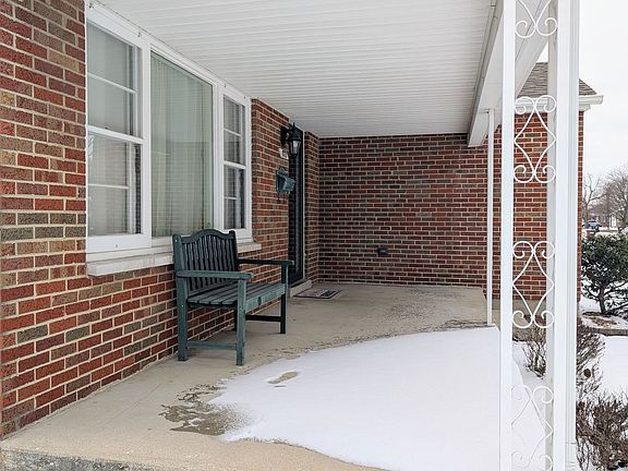 5th image of 572 Wayne Dr